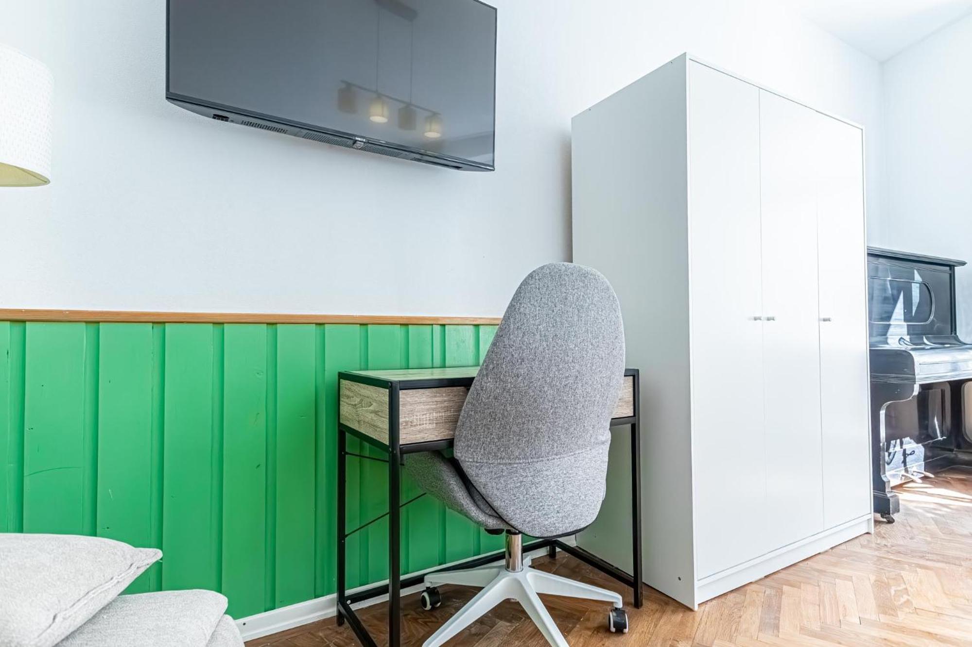 Apartment Convenient 3-br Shared Apt, 15 Min To Landstrasse Hub Wien