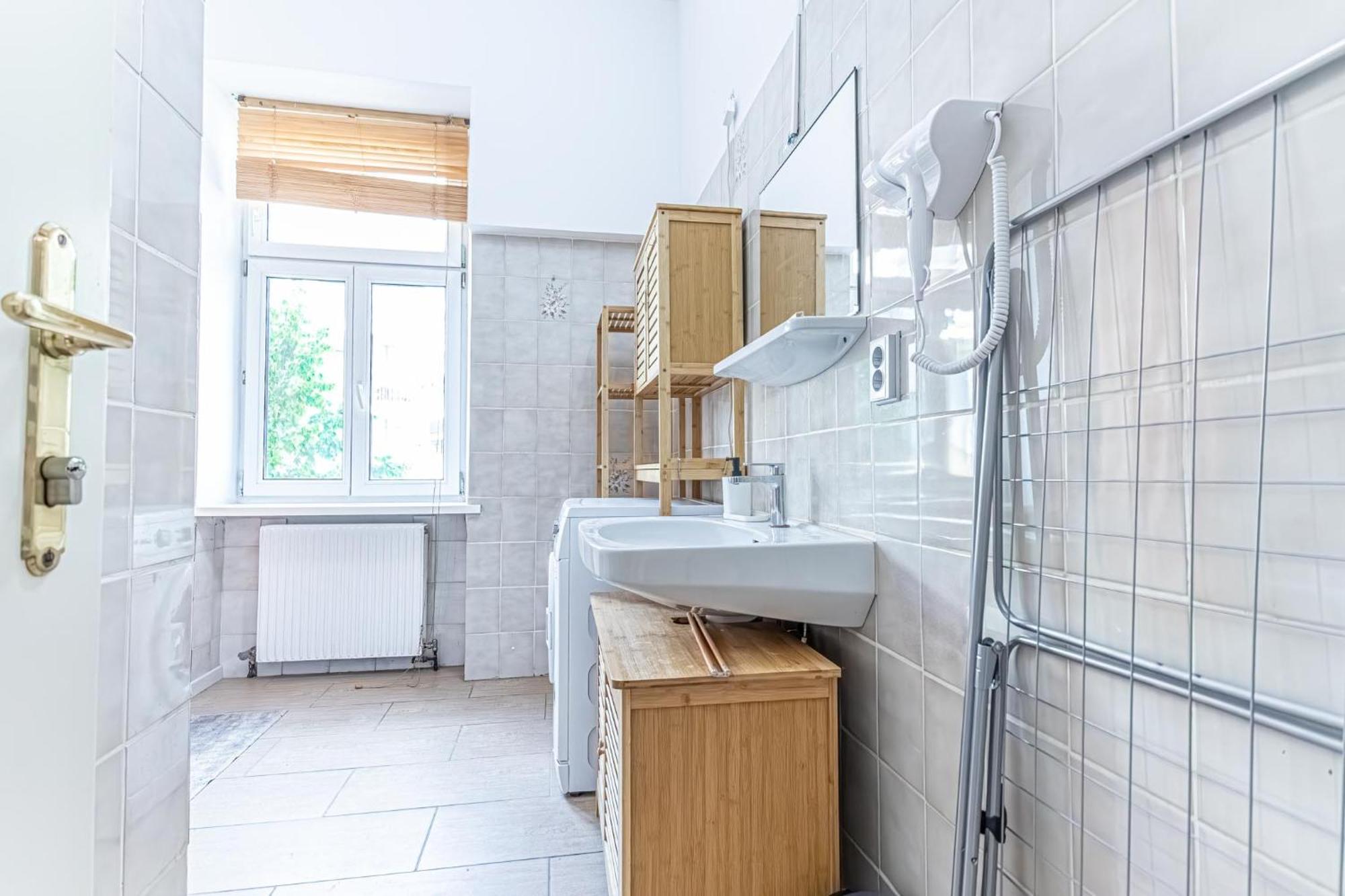 Apartment Convenient 3-br Shared Apt, 15 Min To Landstrasse Hub Wien