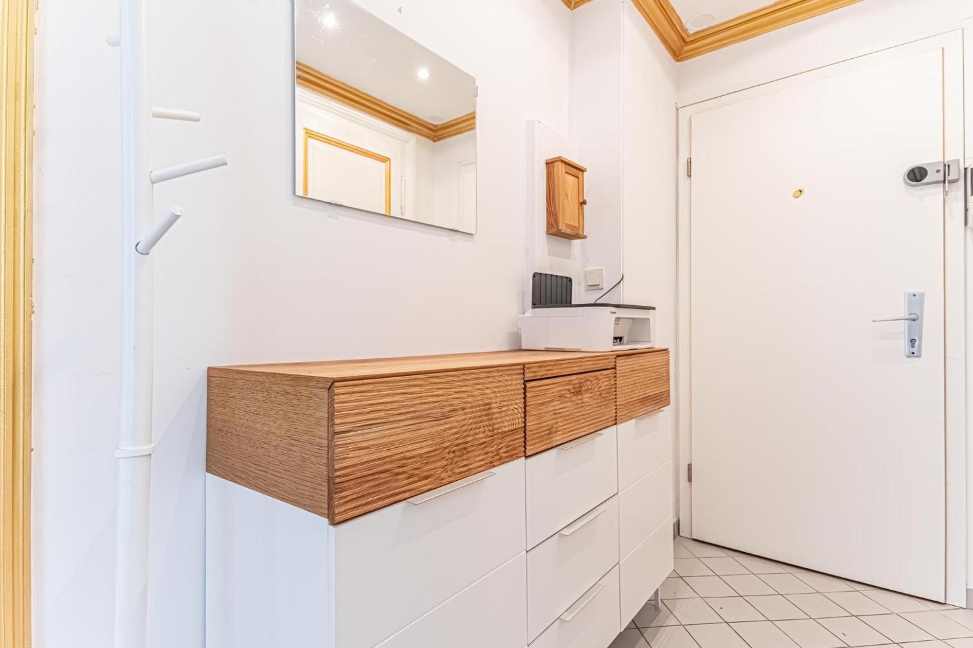 Apartment Convenient 3-br Shared Apt, 15 Min To Landstrasse Hub Wien