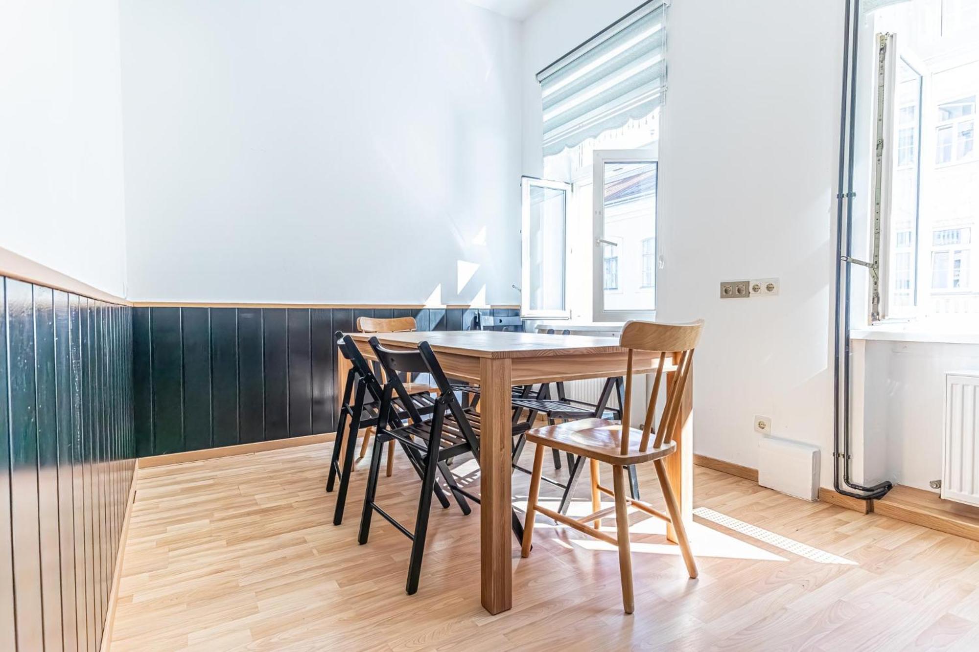 Convenient 3-br Shared Apt, 15 Min To Landstrasse Hub Appartement