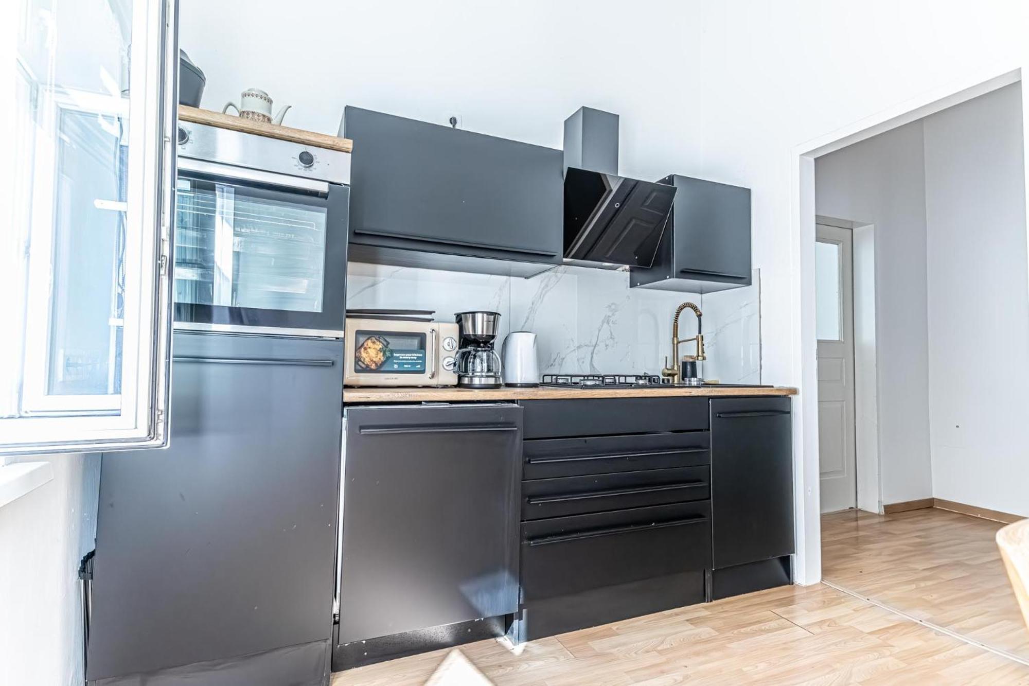 Convenient 3-br Shared Apt, 15 Min To Landstrasse Hub Appartement
