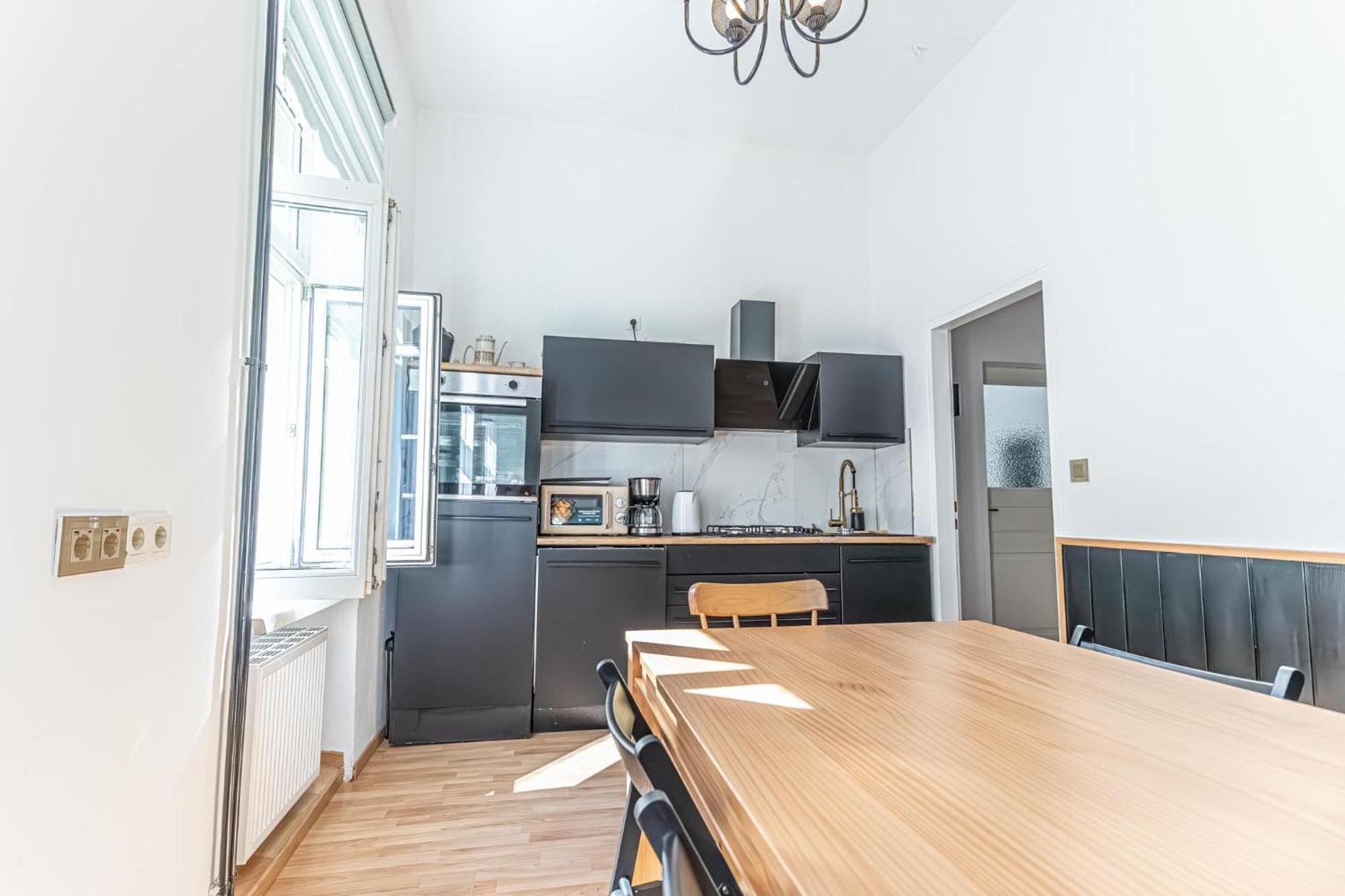 Convenient 3-br Shared Apt, 15 Min To Landstrasse Hub Appartement *