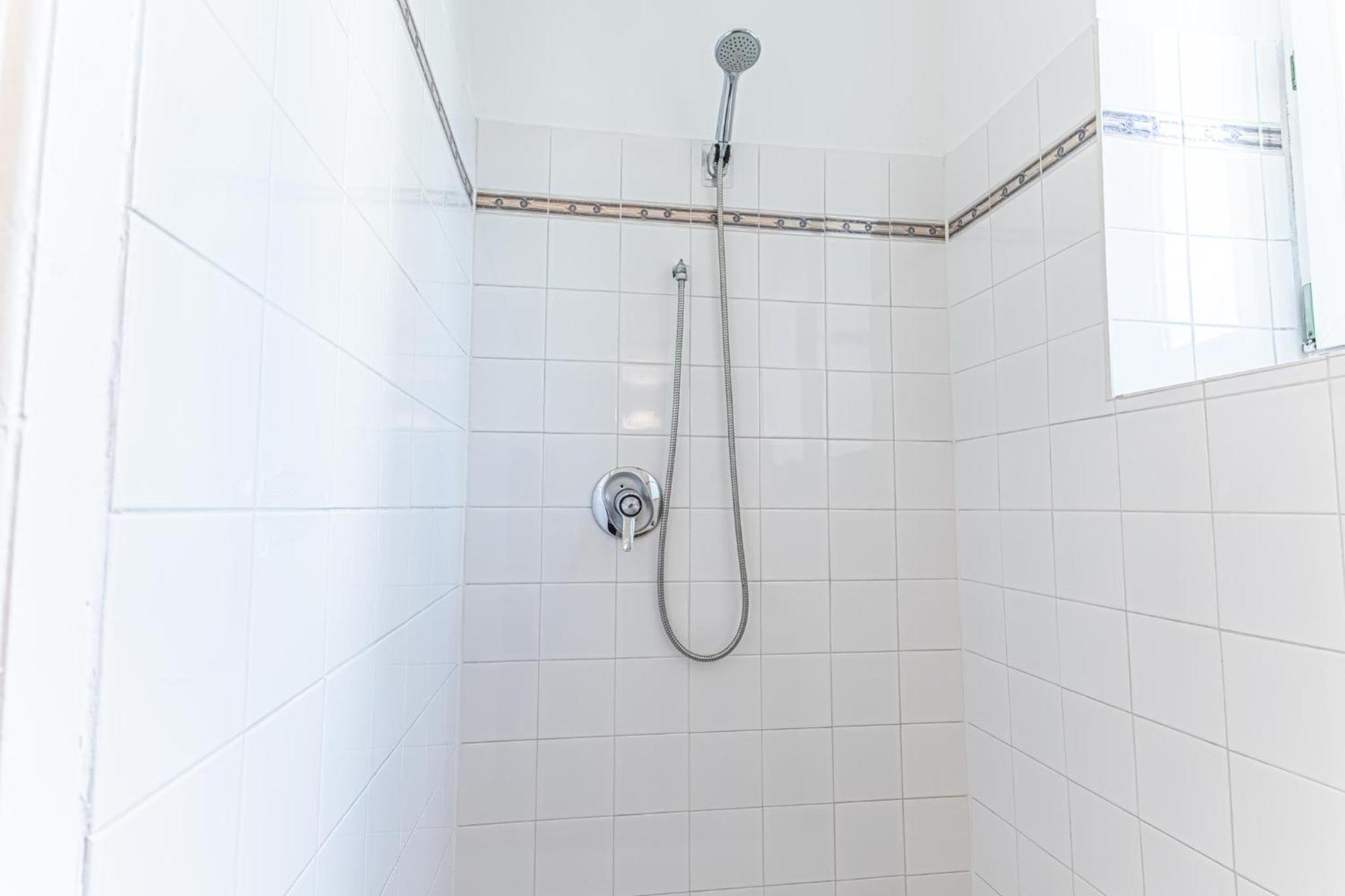 Convenient 3-br Shared Apt, 15 Min To Landstrasse Hub Appartement *