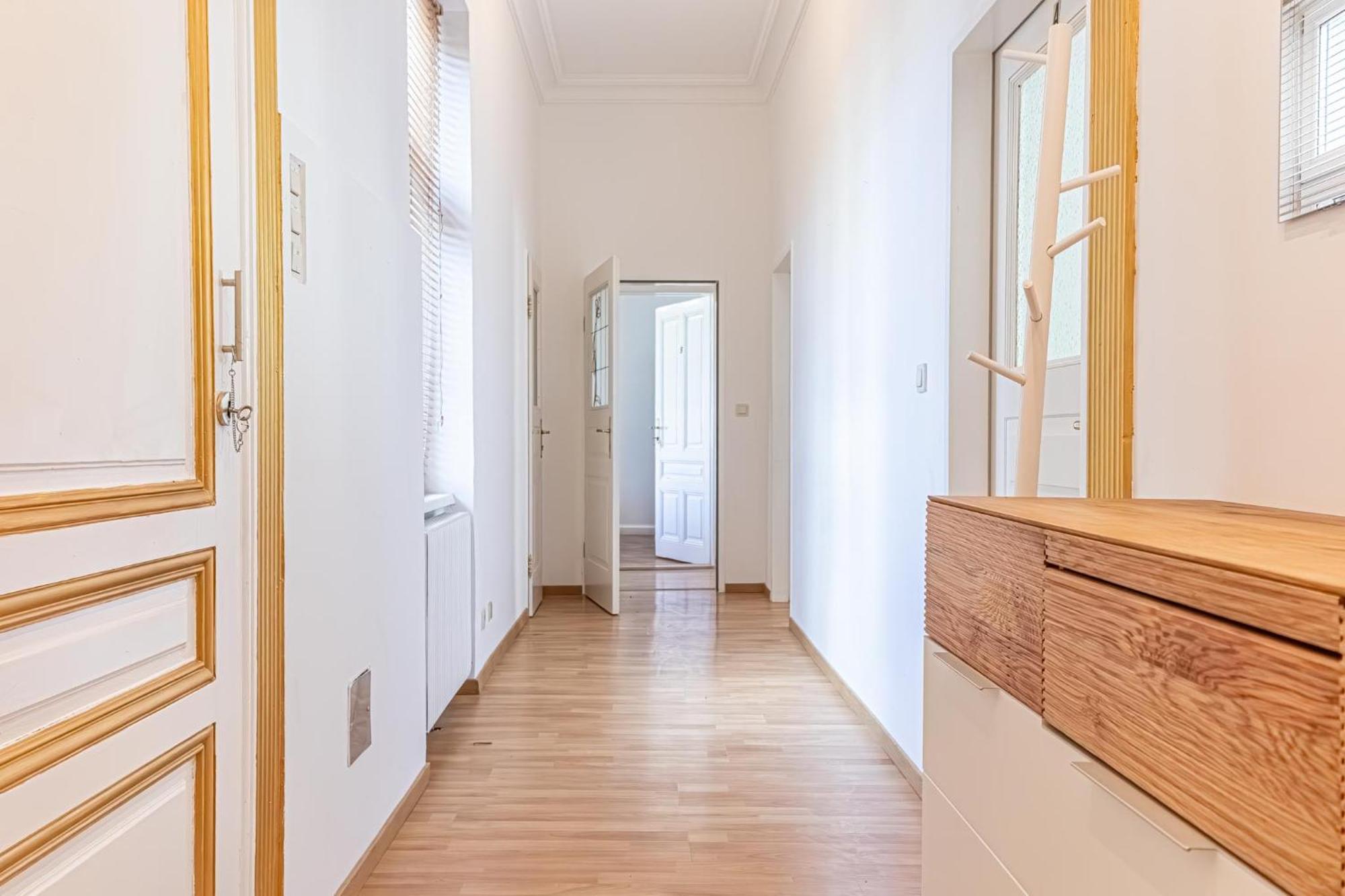 Convenient 3-br Shared Apt, 15 Min To Landstrasse Hub Appartement