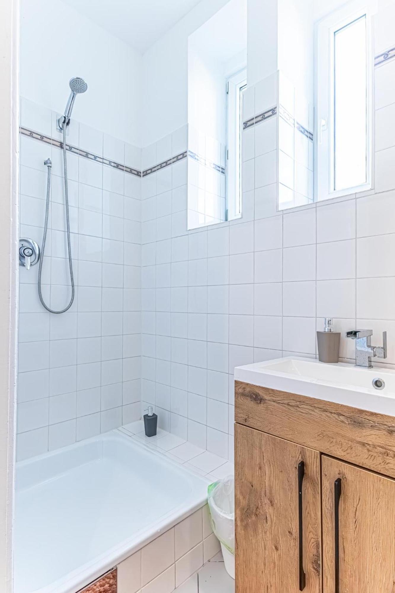 Convenient 3-br Shared Apt, 15 Min To Landstrasse Hub Appartement *