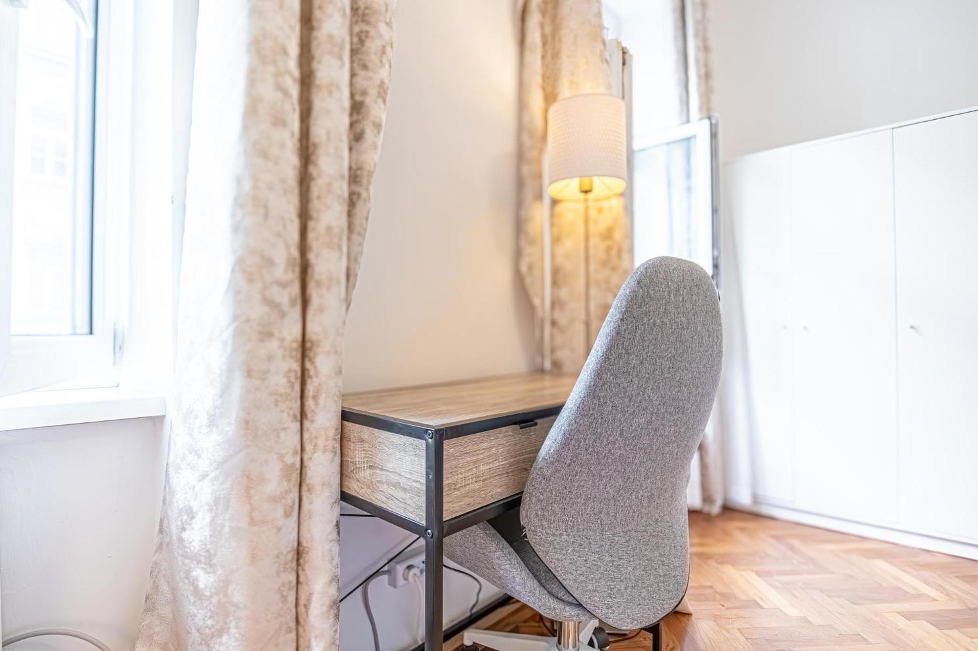 Convenient 3-br Shared Apt, 15 Min To Landstrasse Hub Appartement *